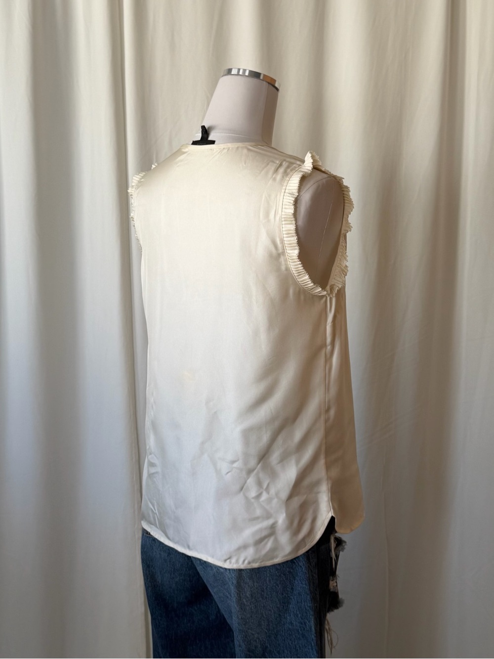 J.Crew 100% Silk Ruffle V-Neck Blouse Cream Tank Size 4. - Picture 7 of 14